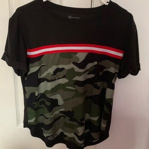 black camo blouse with red stripe🖤